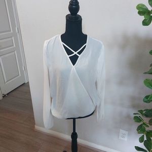 RUE 21 Woman's White Longsleeve Blouse Size XL
